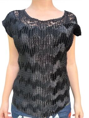 Vintage Nicola Black Crinkle Stretch Top Lace Neckline Size M